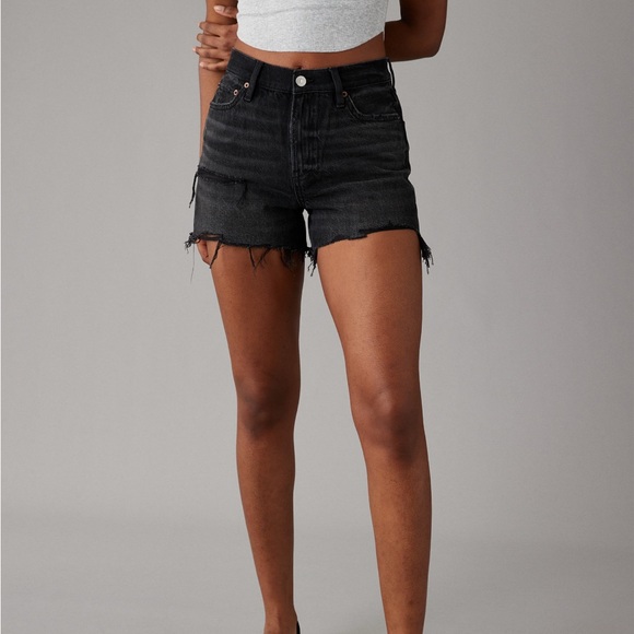 American Eagle Outfitters Pants - Women's American Eagle Strigid super high waisted relaxed denim shorts